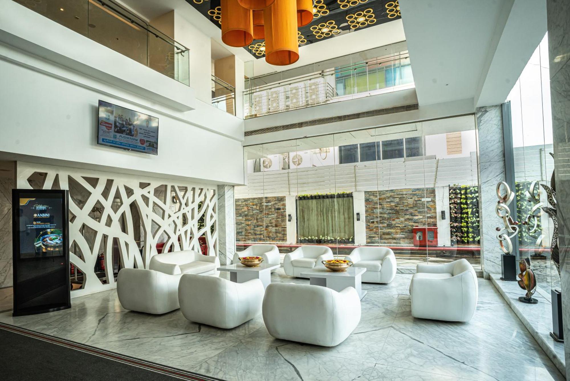 Hotel Oxina Lygon Tiruchirappalli エクステリア 写真