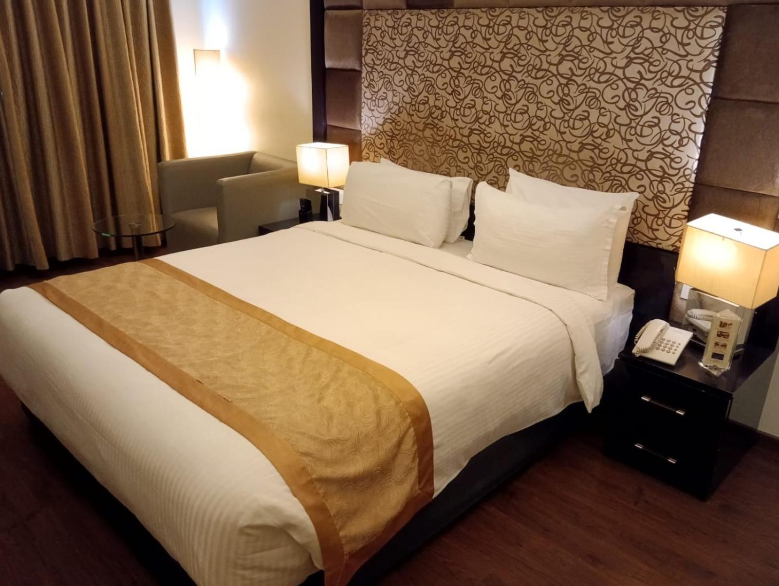 Hotel Oxina Lygon Tiruchirappalli エクステリア 写真
