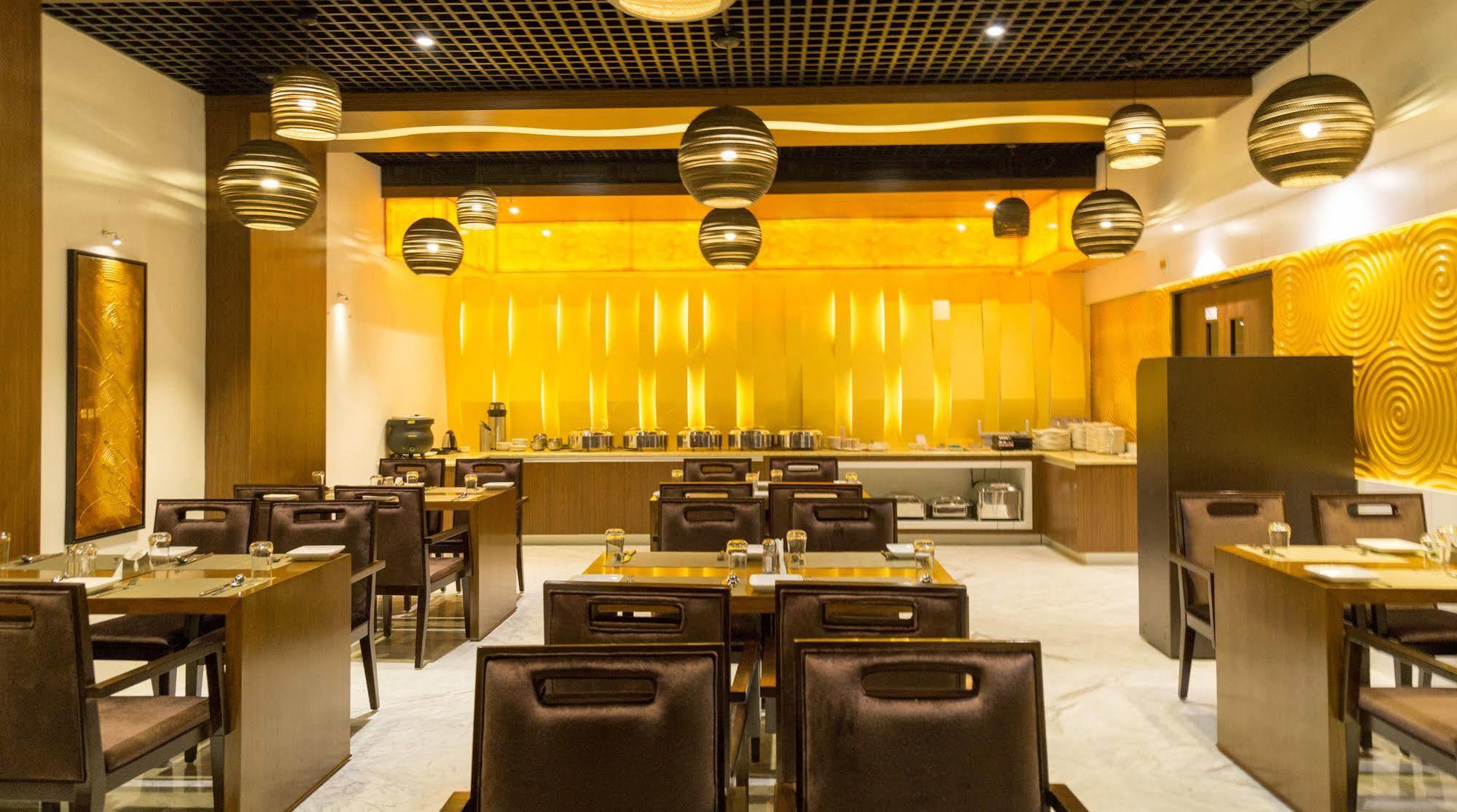 Hotel Oxina Lygon Tiruchirappalli エクステリア 写真