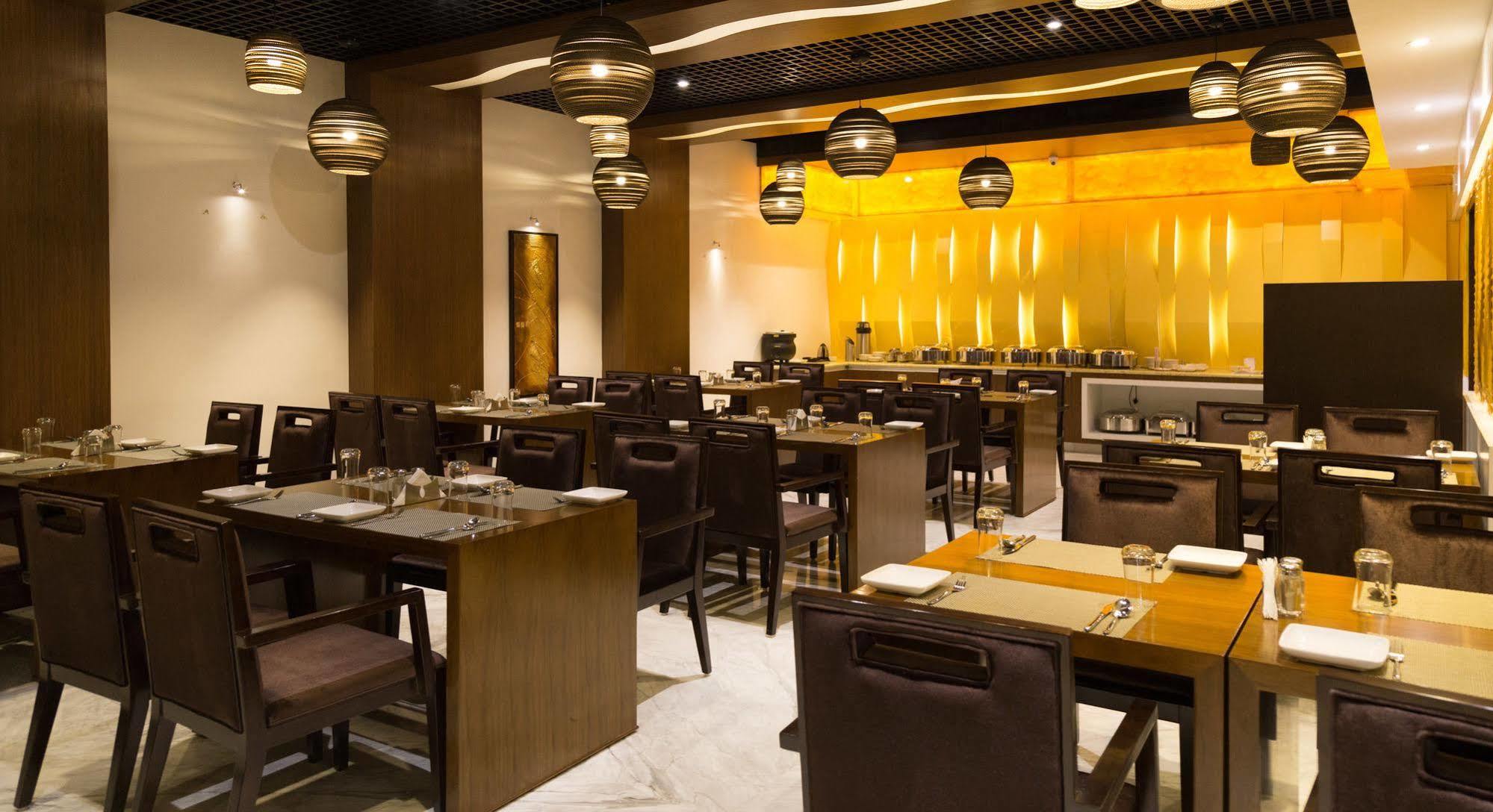 Hotel Oxina Lygon Tiruchirappalli エクステリア 写真