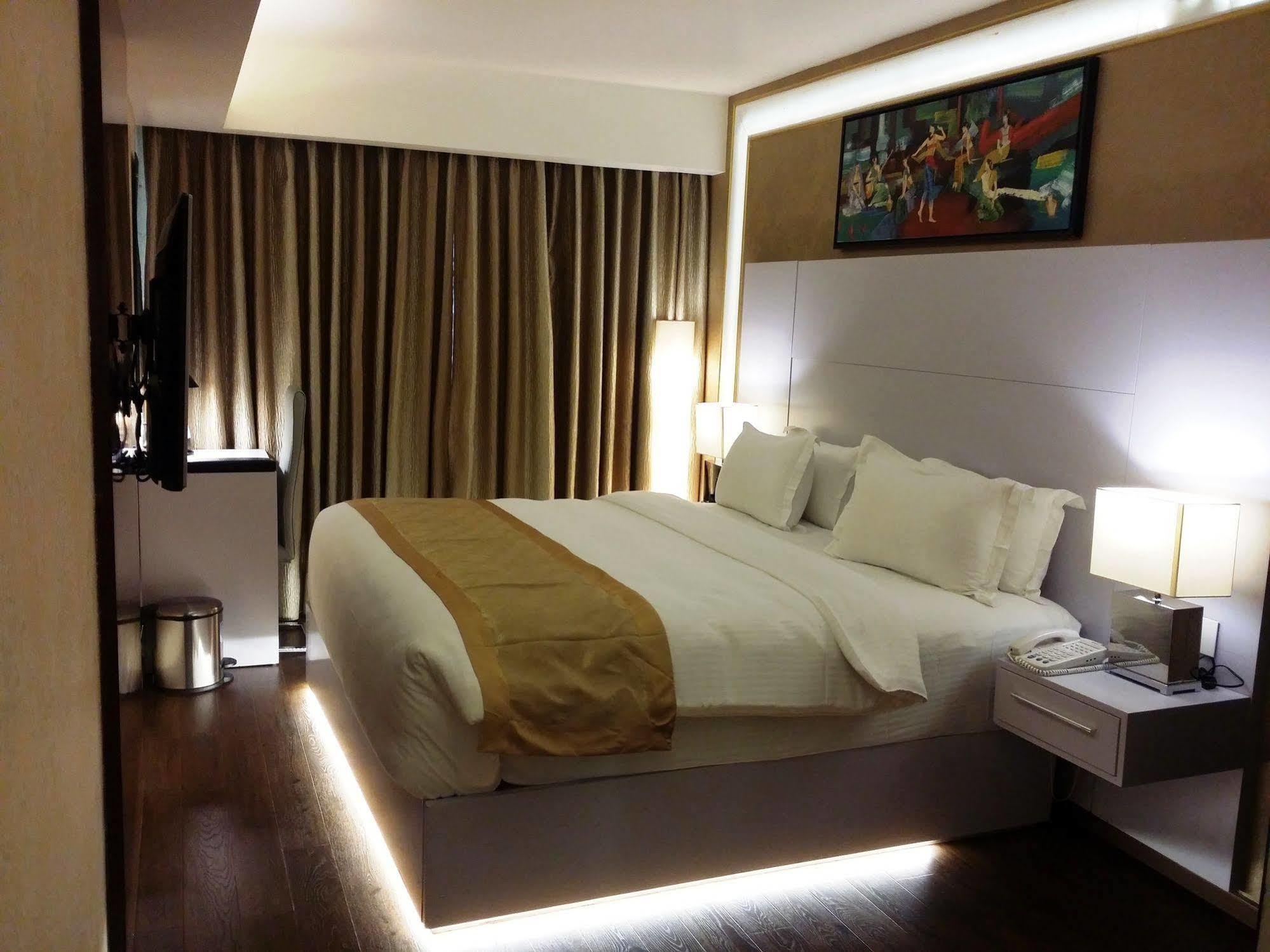 Hotel Oxina Lygon Tiruchirappalli エクステリア 写真