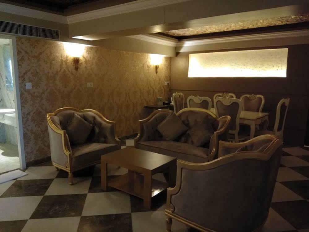 Hotel Oxina Lygon Tiruchirappalli エクステリア 写真
