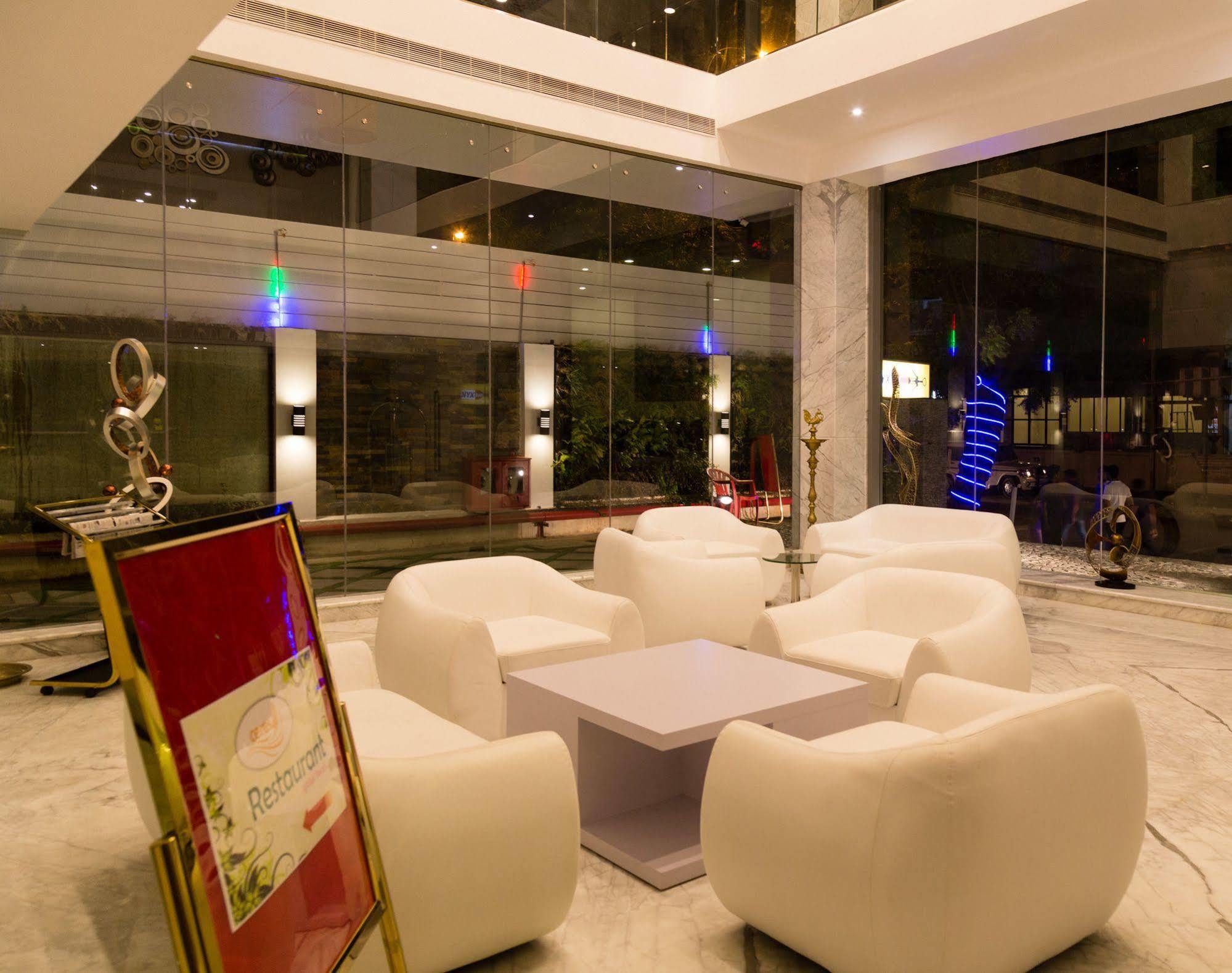 Hotel Oxina Lygon Tiruchirappalli エクステリア 写真