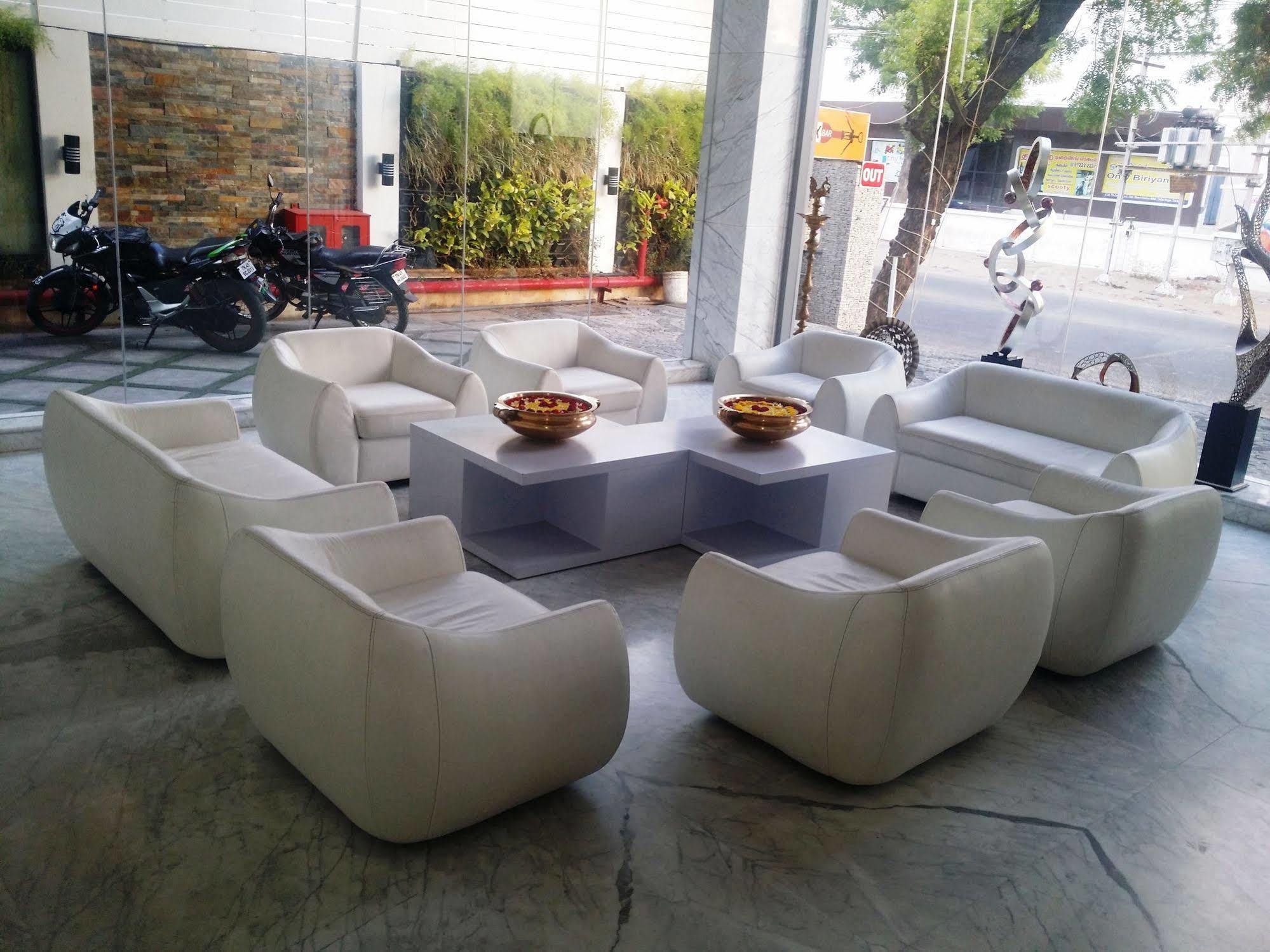 Hotel Oxina Lygon Tiruchirappalli エクステリア 写真