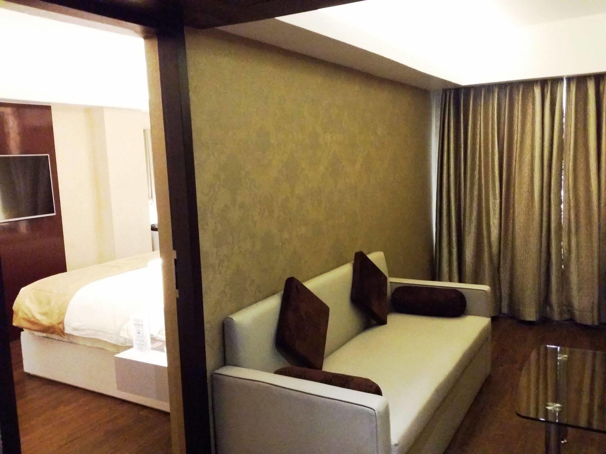 Hotel Oxina Lygon Tiruchirappalli エクステリア 写真