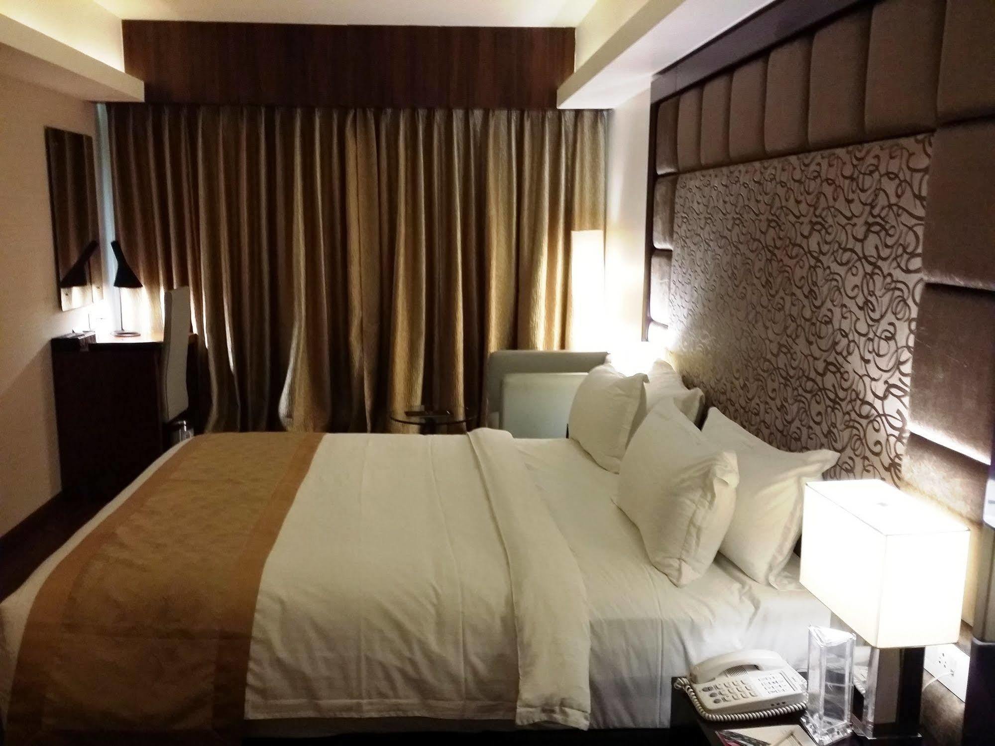 Hotel Oxina Lygon Tiruchirappalli エクステリア 写真
