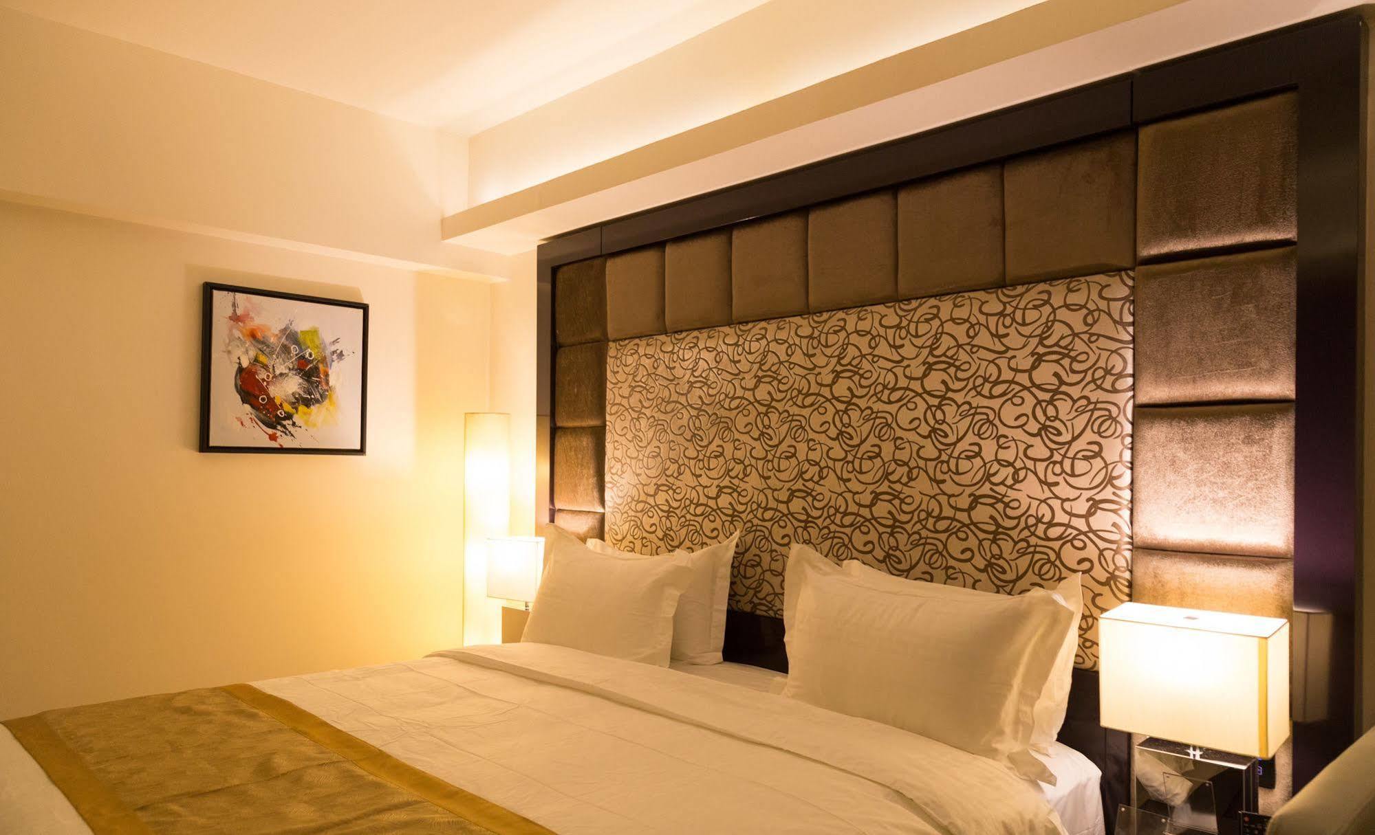 Hotel Oxina Lygon Tiruchirappalli エクステリア 写真